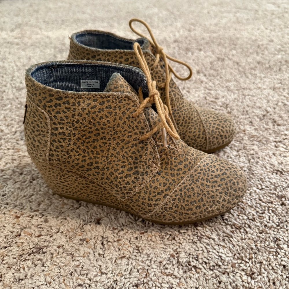 Toms Brown Ankle Boots with Suede Finish